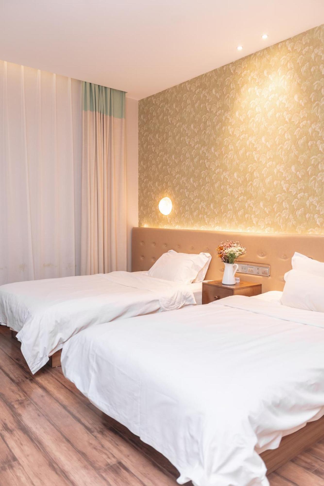 Kaiyue Hotel Zhongshan Road St Michael'S Cathedral And Zhanqiao Pier Qingdao 3* Qingdao