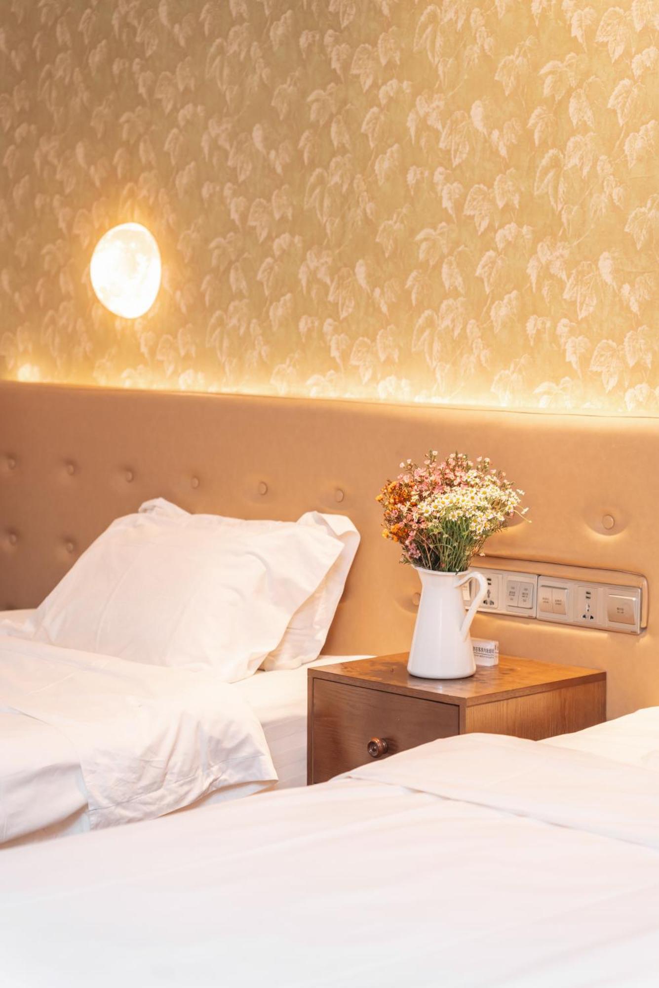 Hotel Kaiyue Hotel Zhongshan Road St Michael'S Cathedral And Zhanqiao Pier Qingdao Qingdao